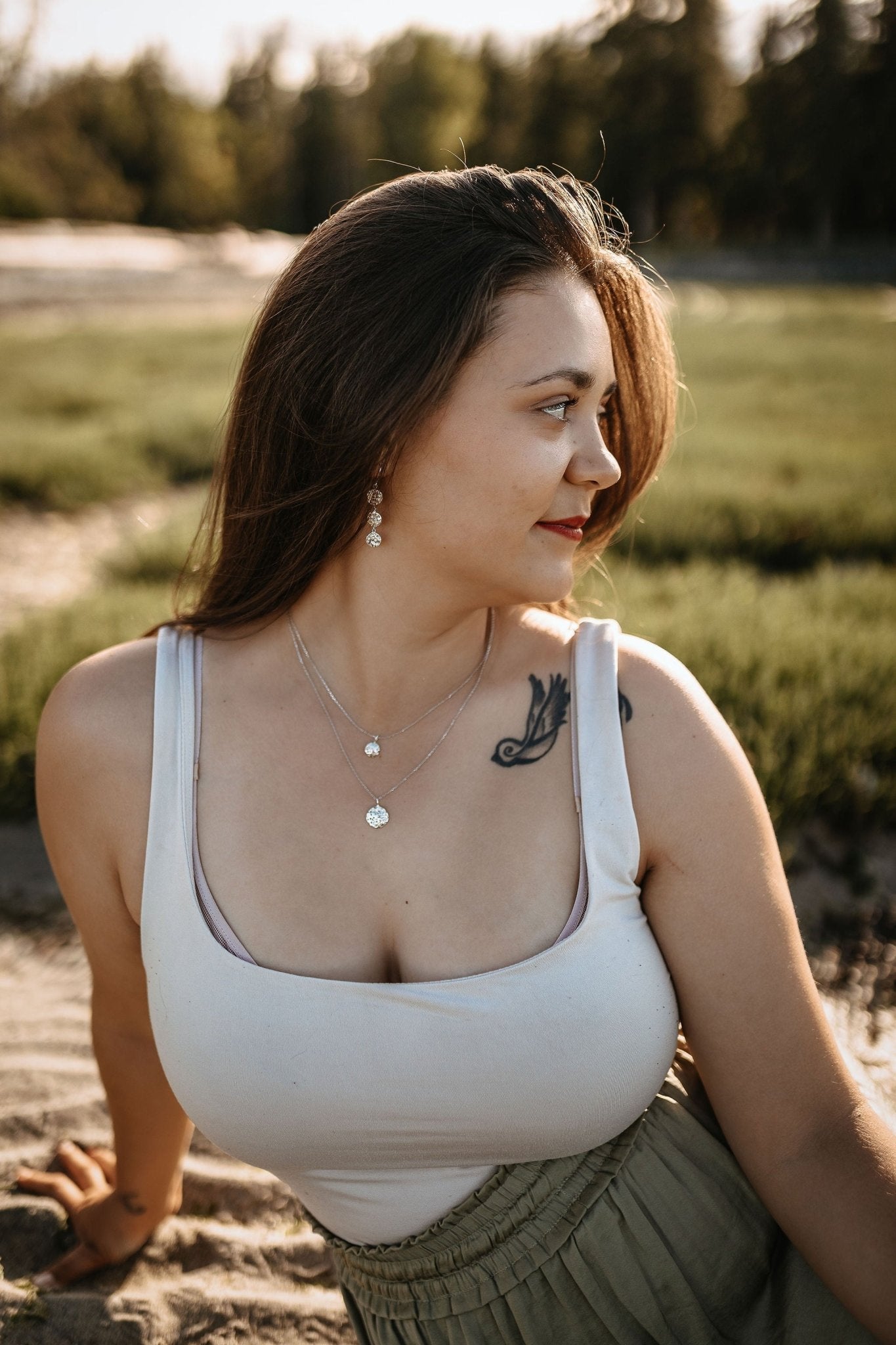 Meria Silver shell textured Circle pendant necklace