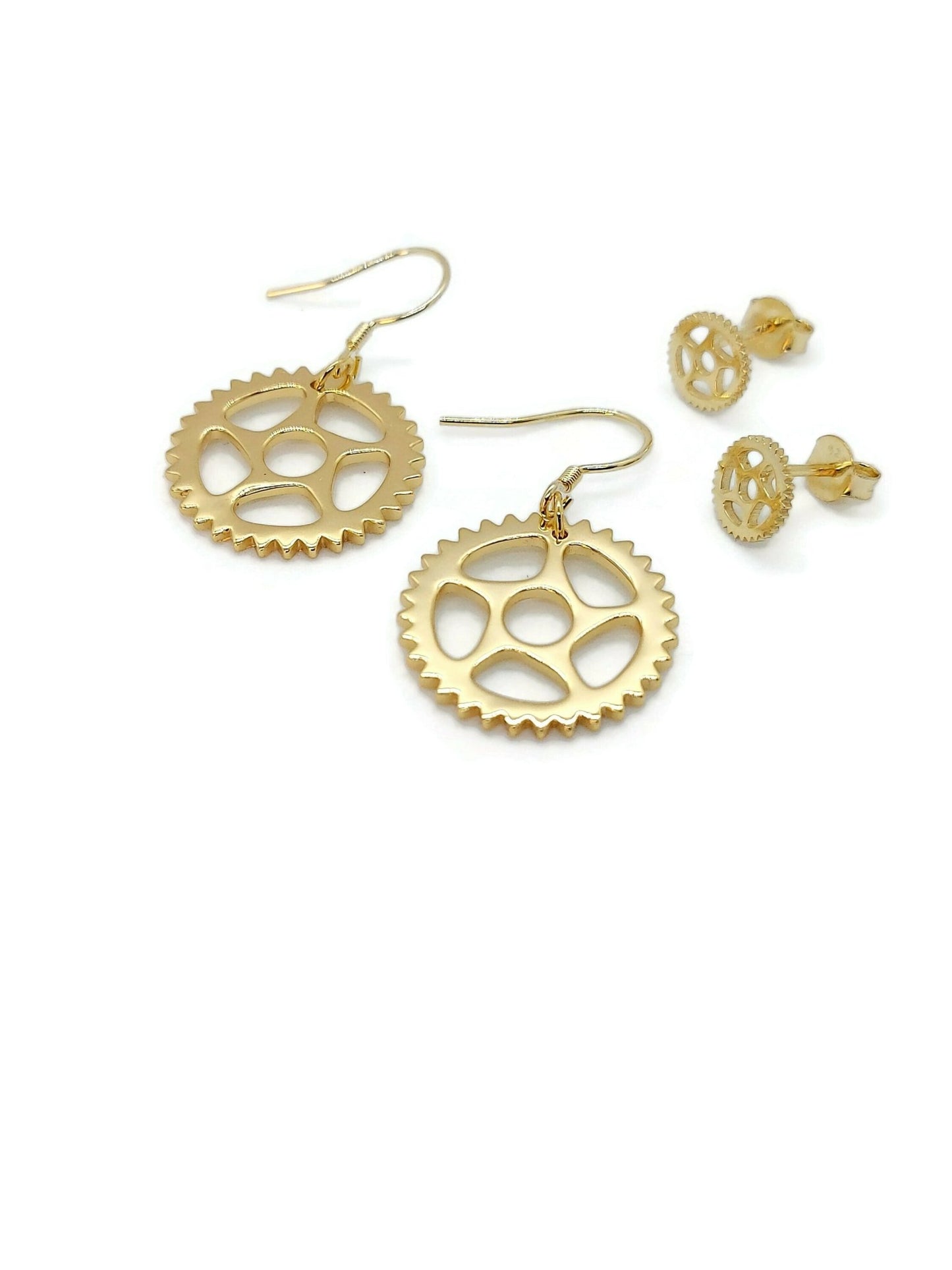 18 gold plated bike chain ring design dangle earrings and stud earring with a white background