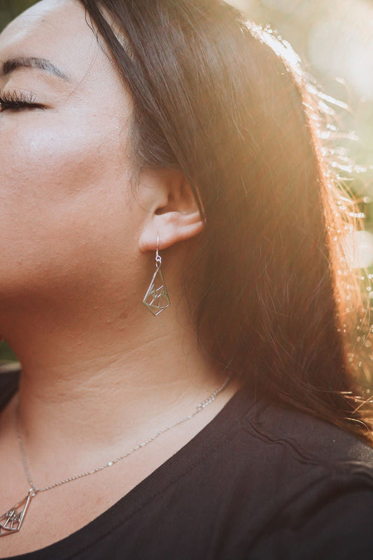 model wearing 925 sterling silver petite geo mountain design dangle earring-1