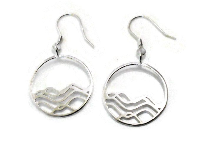 circle earrings, 925 sterling silver petite high tide in the circle shape dangle earring on a white background