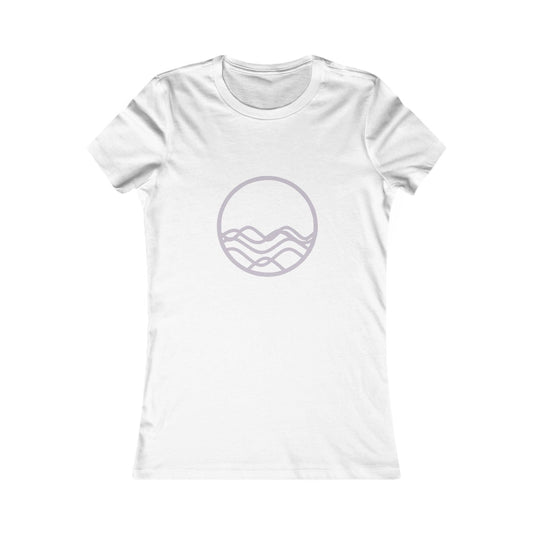 Serene Waves Women's Tee - Perfect for Relaxed Days and Beach Outings