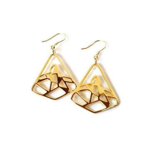 18k yellow gold plated black tusk peak design hook earring with white background