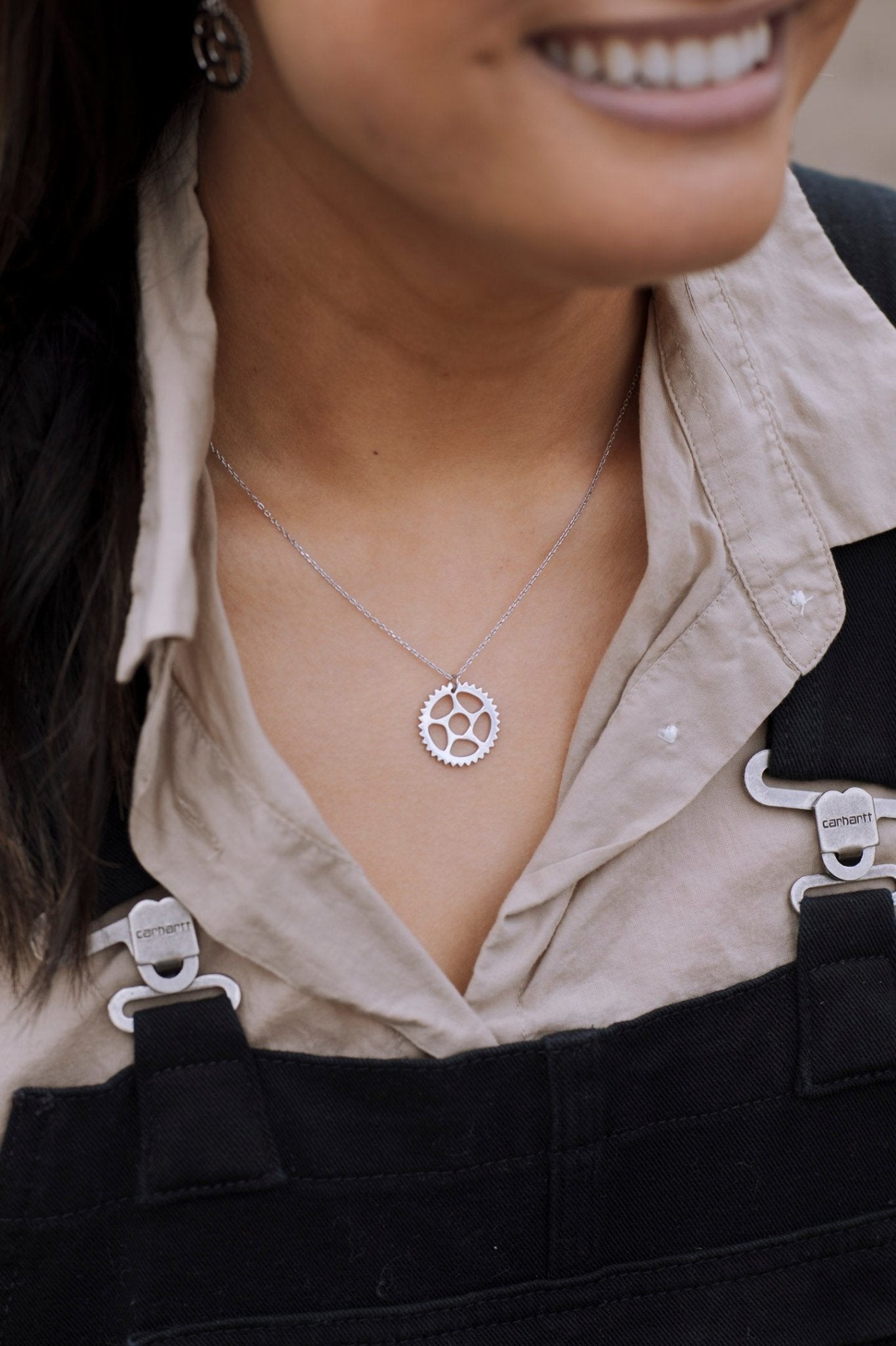 model wearing a 925 sterling silver bike chain ring design pendant necklace close up