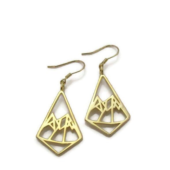 18k  gold plated petite geo mountain design dangle earring on a white background