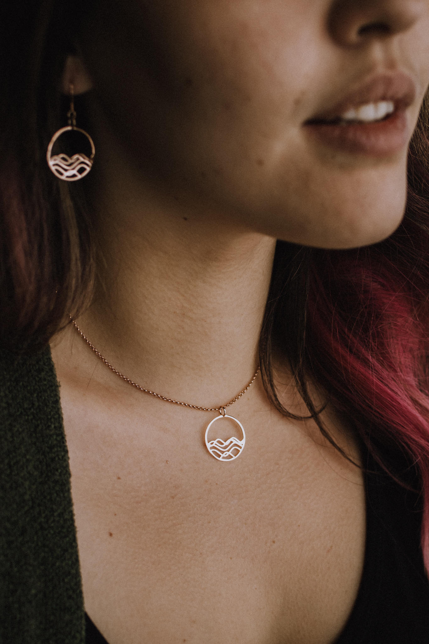 model wearing 18k rose gold plated high tide in the circle design pendant cable chain necklace
